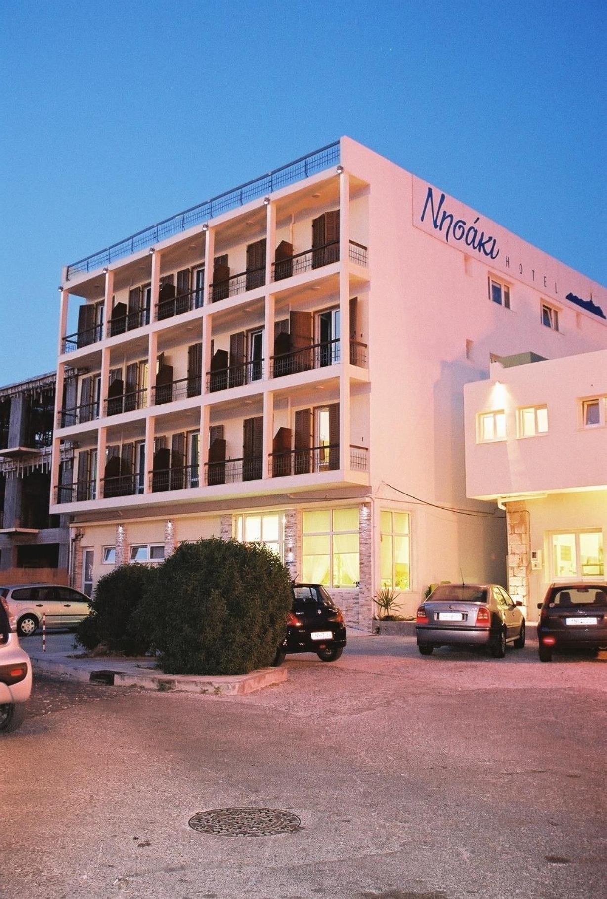Nisaki Hotel & Elite Suites Ermoupoli Exteriör bild